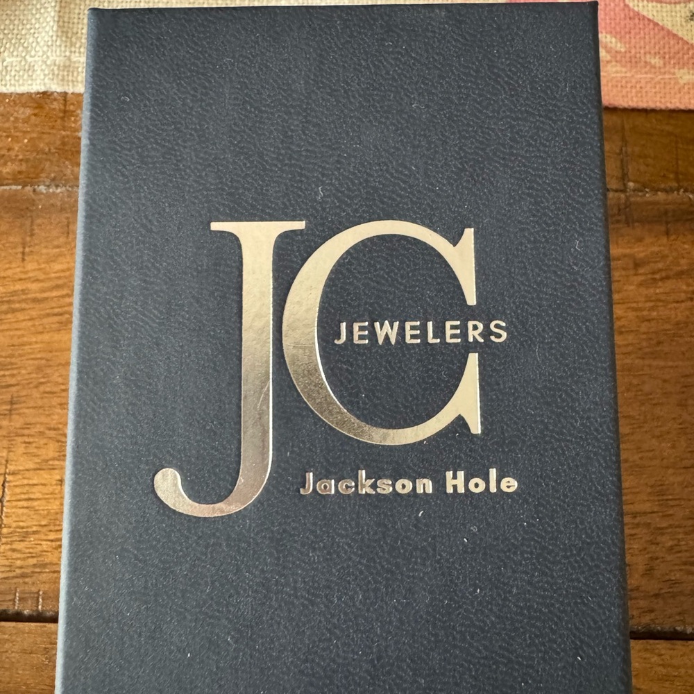 14k White Gold Mountain Outline Necklace 18” - Picture 7 of 15